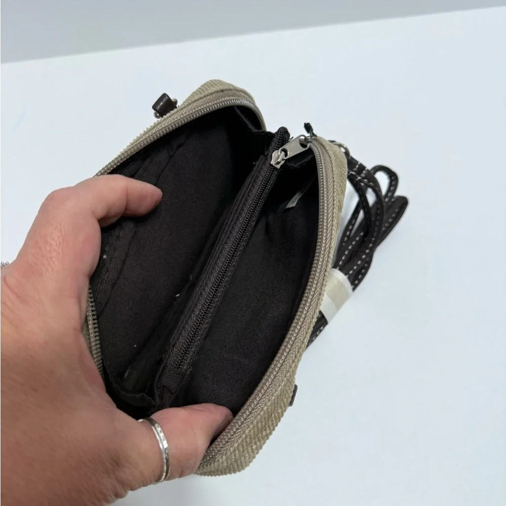 New Stylish Tan Crossbody / Fanny Pack Bag, Perfect For Traveling